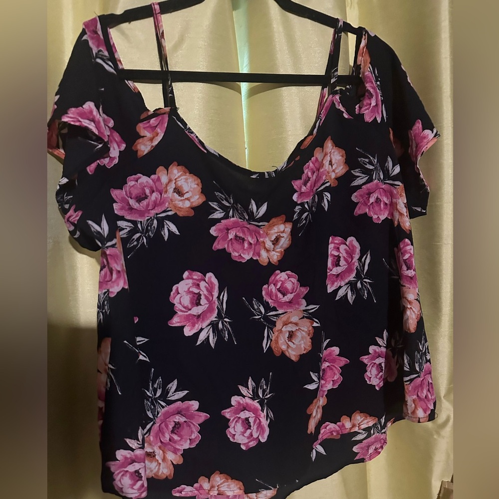 Charlotte Russe women’s size 1X blouse good condition